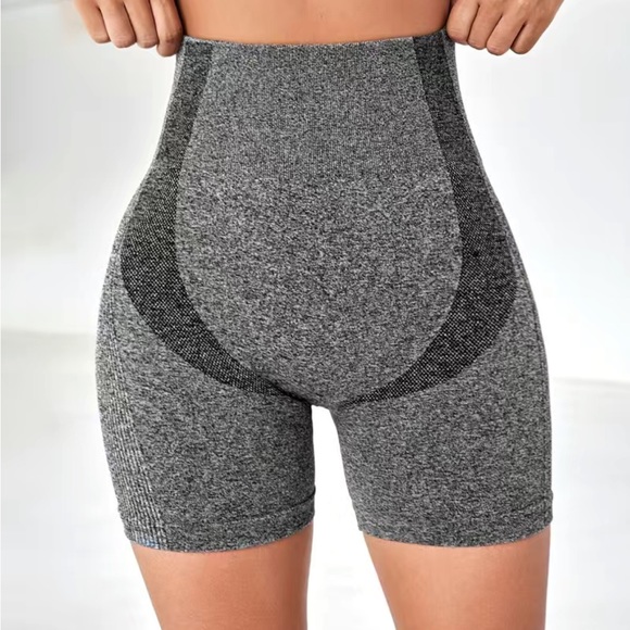 Workout shorts - Picture 2 of 7